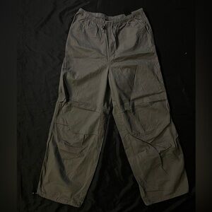 Grey parachute pants from divided size xs